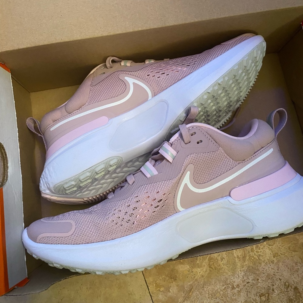 Nike React Miler 2 in pink NWT